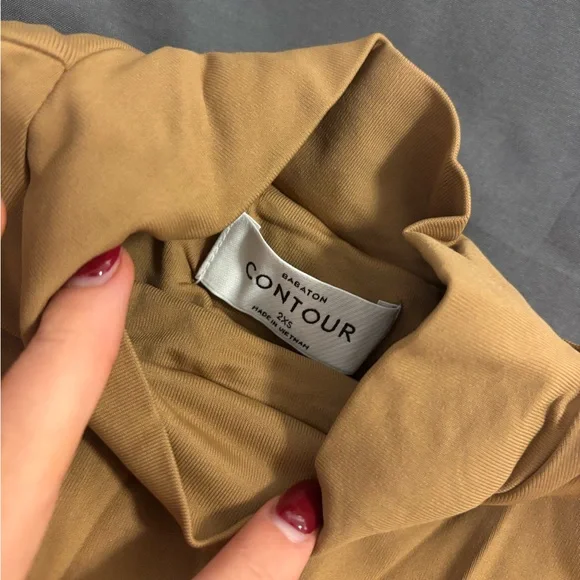 Camel Turtle Neck - Picture 2 of 2